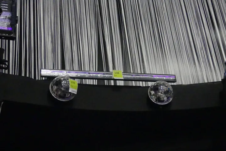 2x Showtec LED-Flächenstrahler Modell: UV LED Bar 120 cm